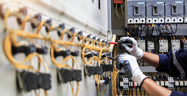 Professional Electrician technician working in Collinsville, IL